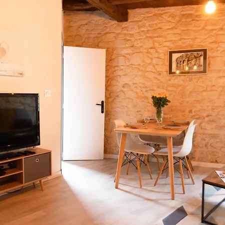Immeuble 3 Apparts Centre Historique St Gilles Maisoncarreeconciergerie Saint-Gilles  Exterior photo