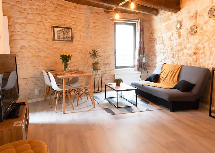 Immeuble 3 Apparts Centre Historique St Gilles Maisoncarreeconciergerie