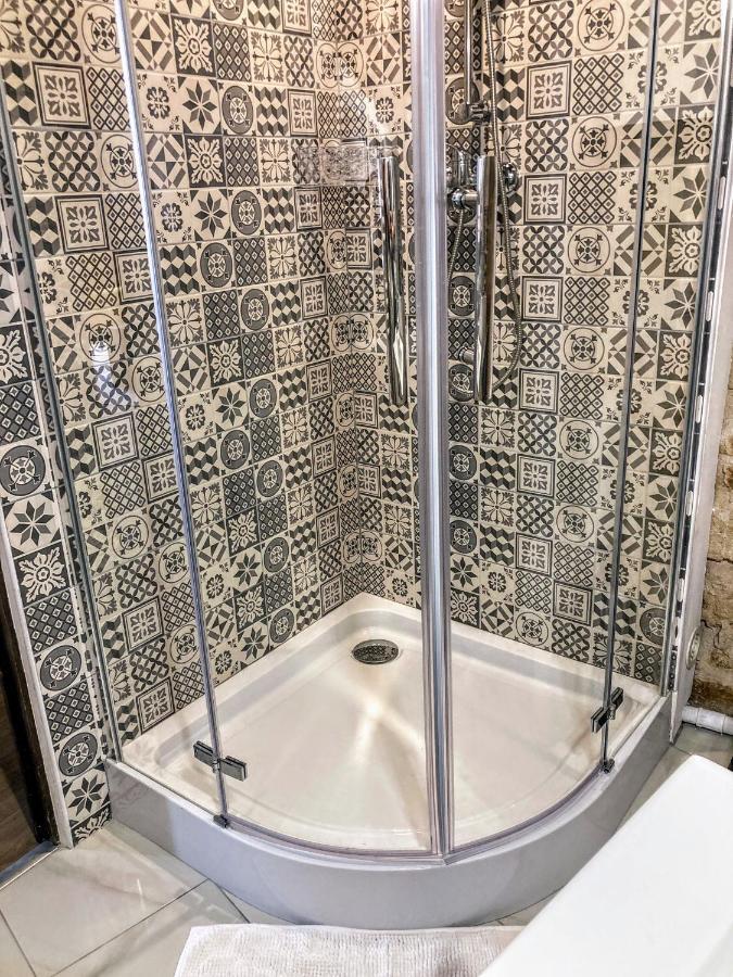 Apartment Immeuble 3 Centre Historique St Gilles Maisoncarreeconciergerie