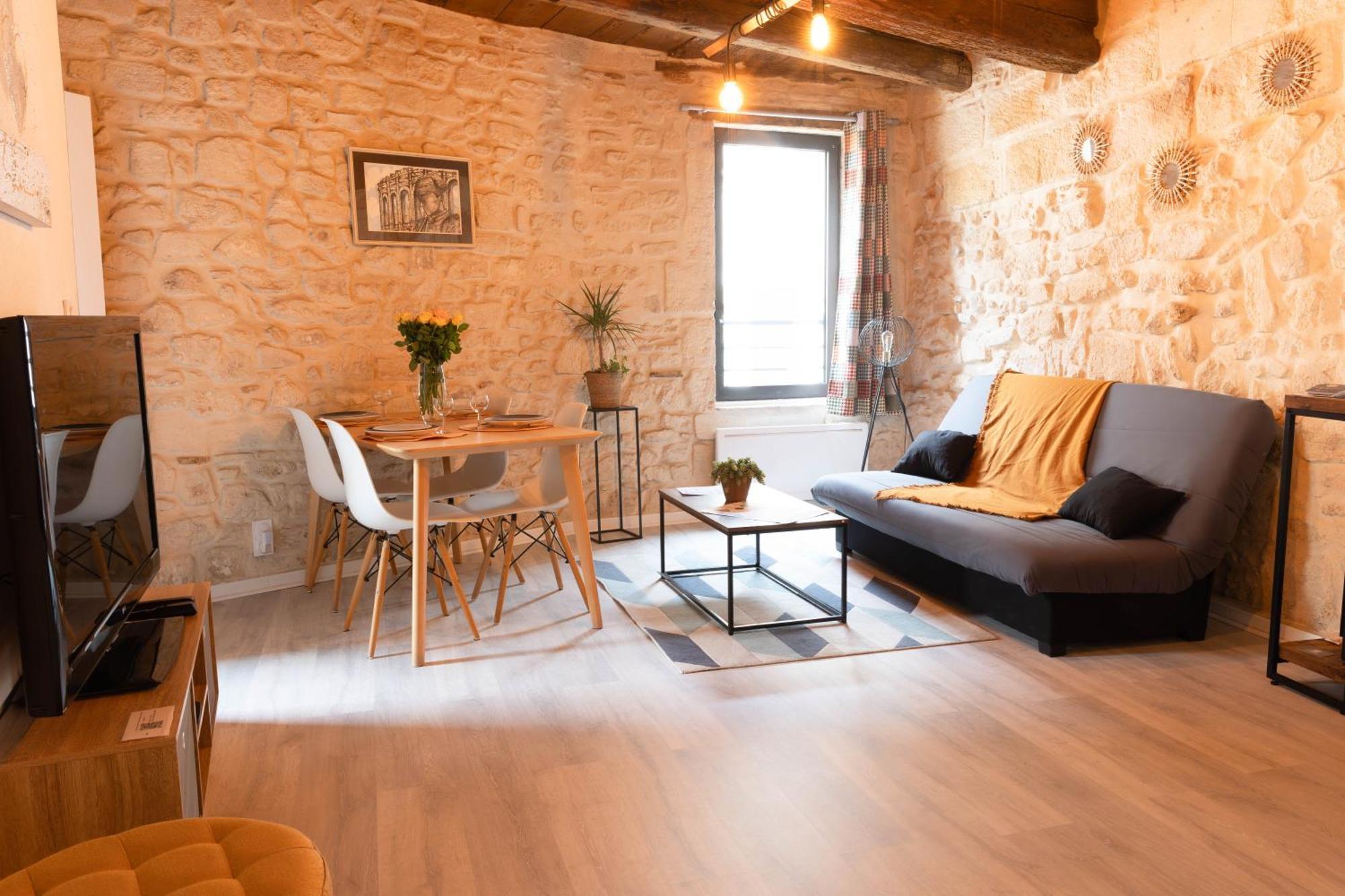 Immeuble 3 Centre Historique St Gilles Maisoncarreeconciergerie