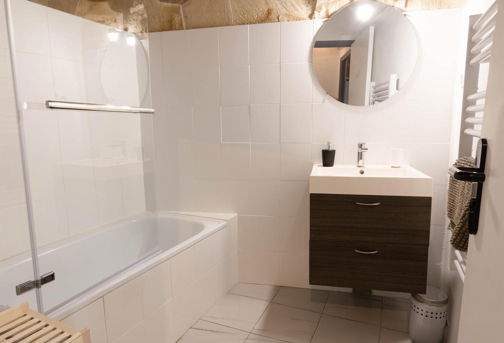 Immeuble 3 Centre Historique St Gilles Maisoncarreeconciergerie