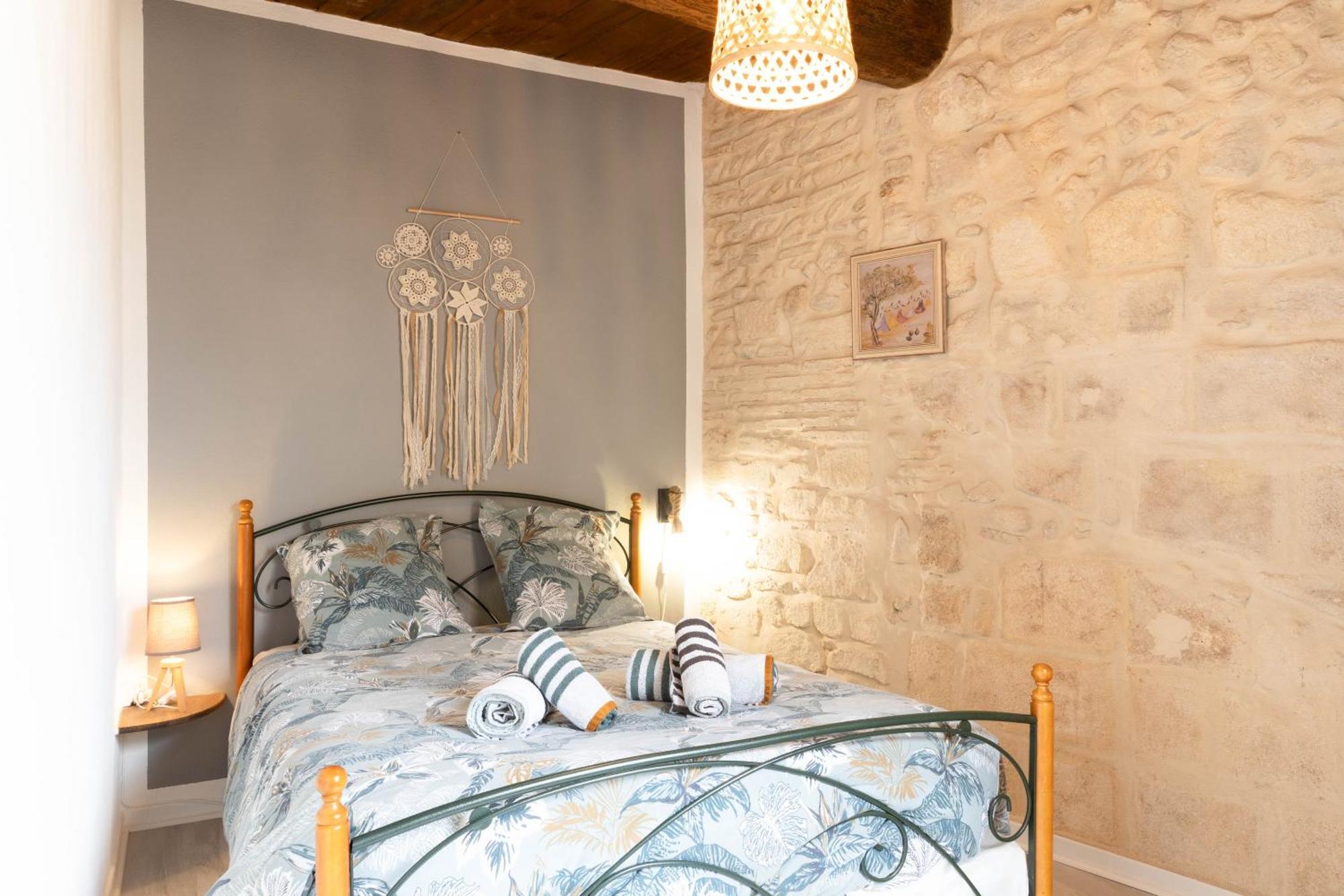 Appartement Immeuble 3 Centre Historique St Gilles Maisoncarreeconciergerie Saint-Gilles (Gard)