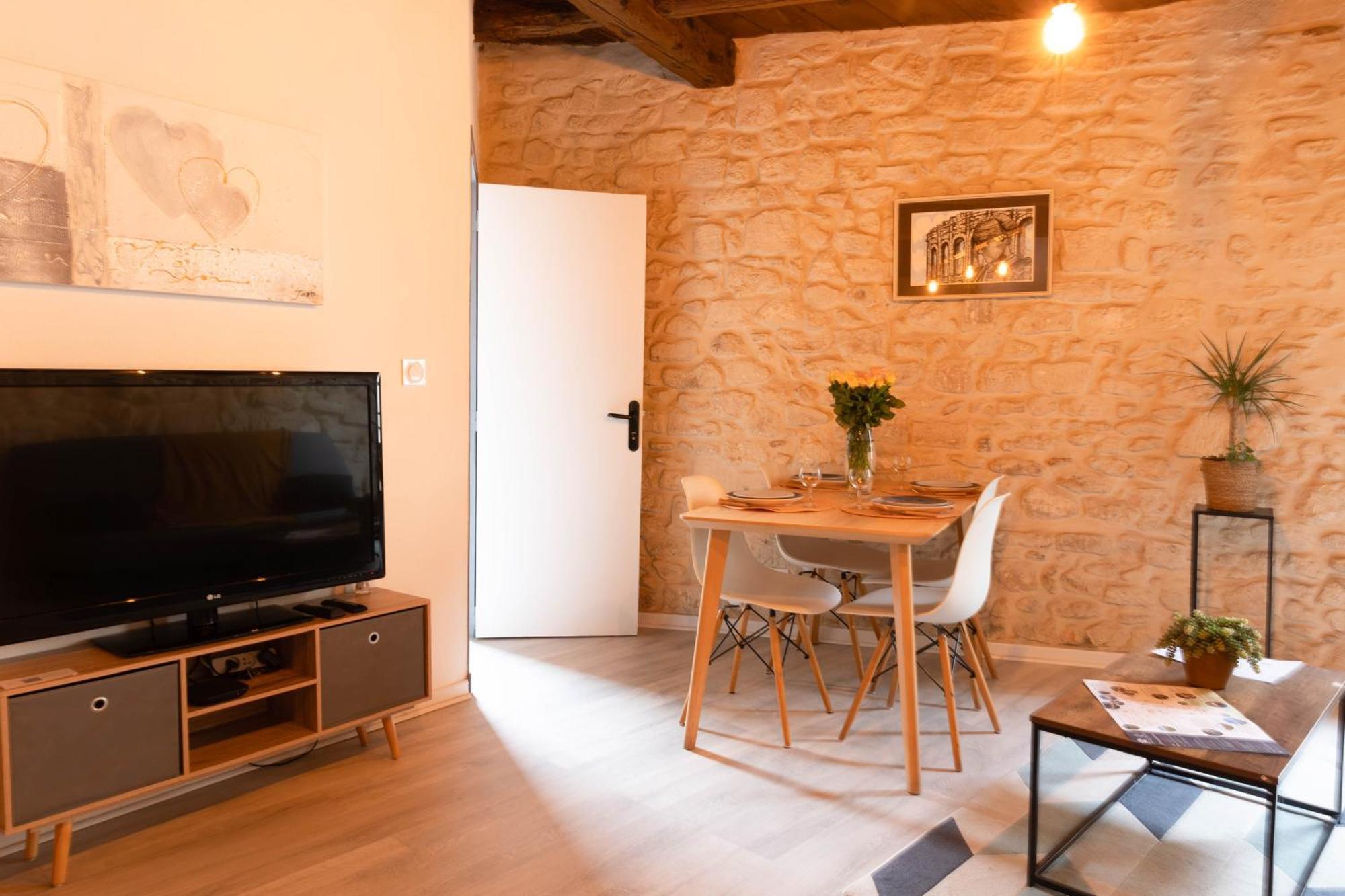 Immeuble 3 Centre Historique St Gilles Maisoncarreeconciergerie * Saint-Gilles (Gard)