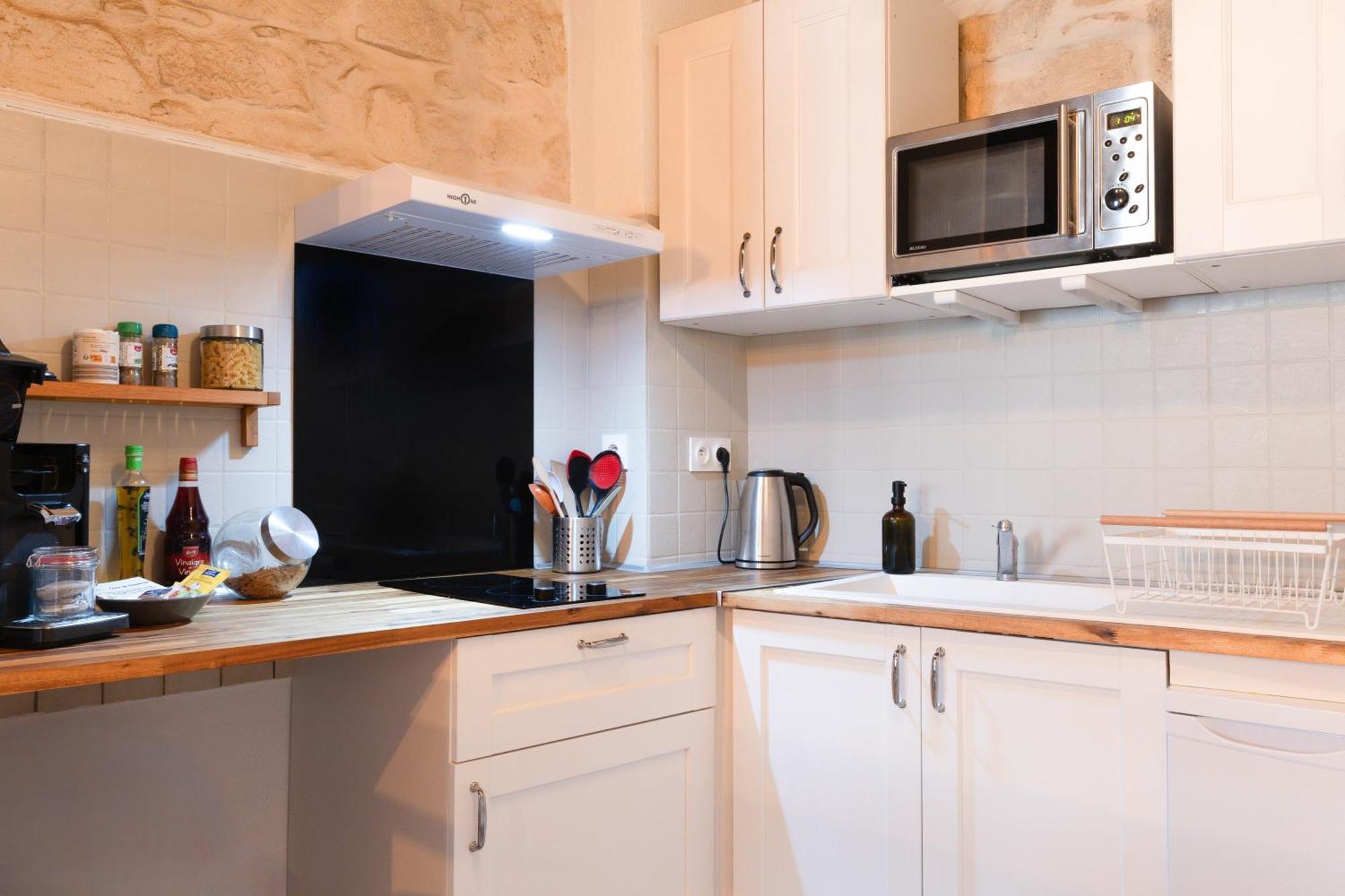 Appartement Immeuble 3 Centre Historique St Gilles Maisoncarreeconciergerie