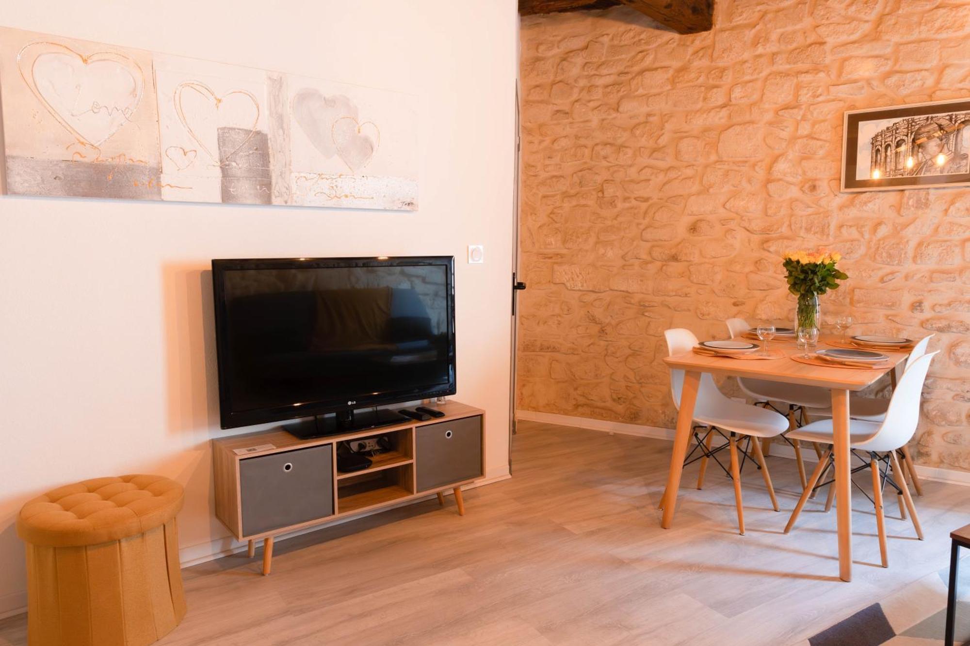 Immeuble 3 Centre Historique St Gilles Maisoncarreeconciergerie Apartment *